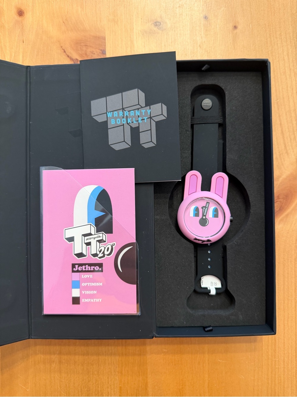 Limited Edition Toy Tokyo x Jeremyville "Jethro" Rabbit Watch – 20th Anniversary
